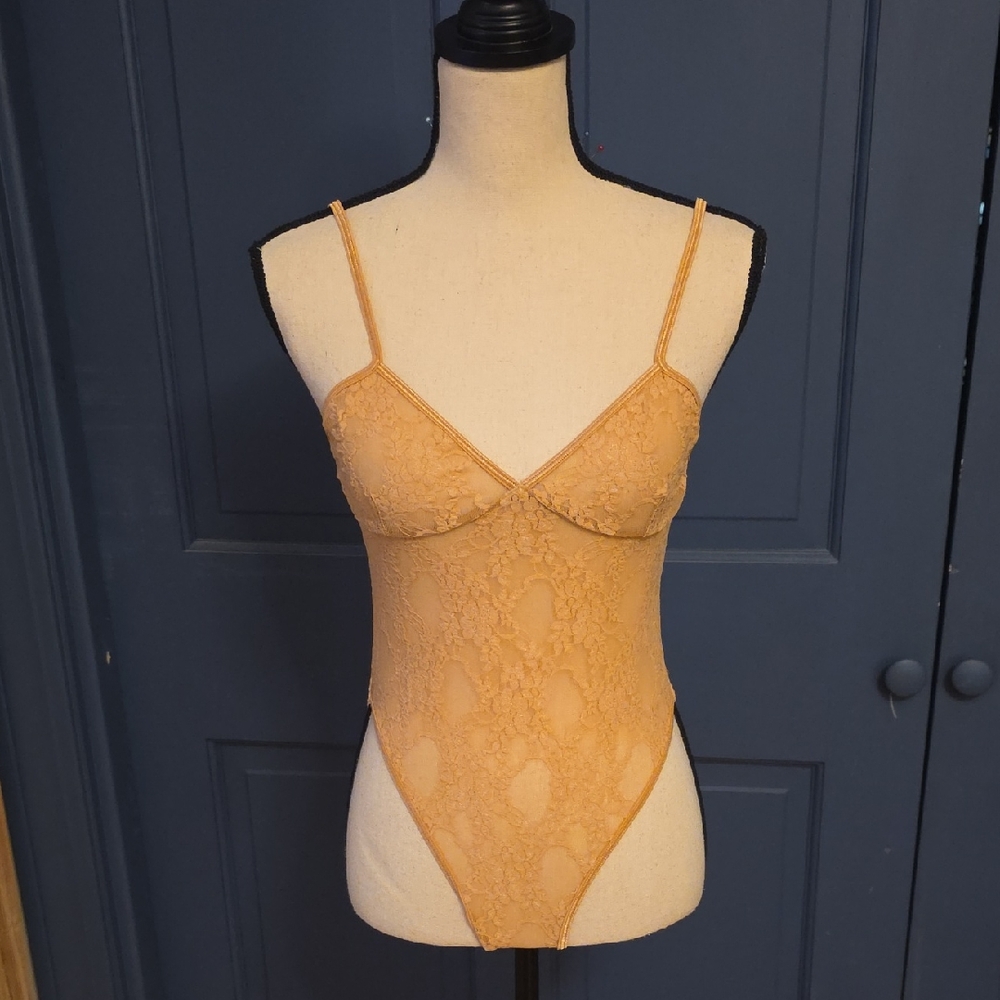 NWOT American Apparel Beige Lace Bodysuit Spaghetti Straps Hi Cut Leg Sz Medium